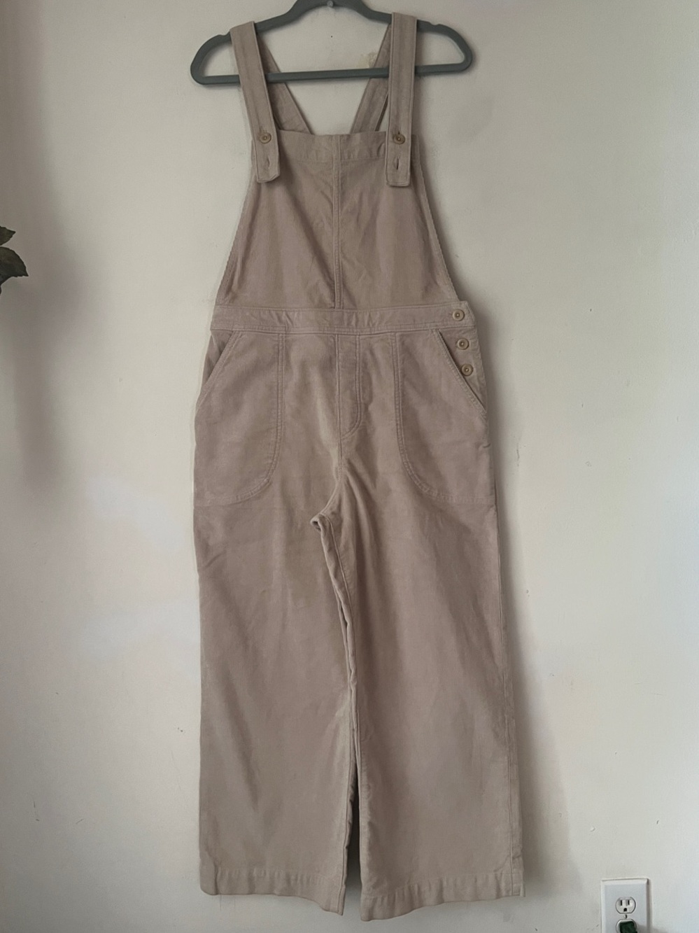 Patagonia Women's Sz 8 Stand Up Cropped Corduroy Overalls in Beige/Tan Wide Leg - Picture 4 of 15